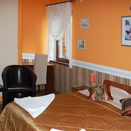Hotel Restauracja Redos Nysa Bagian luar foto
