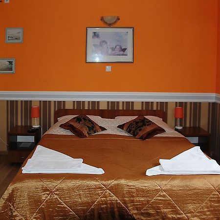 Hotel Restauracja Redos Nysa Bagian luar foto