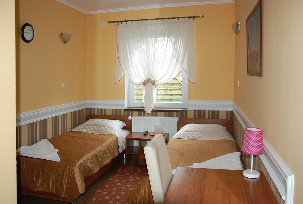 Hotel Restauracja Redos Nysa Bagian luar foto