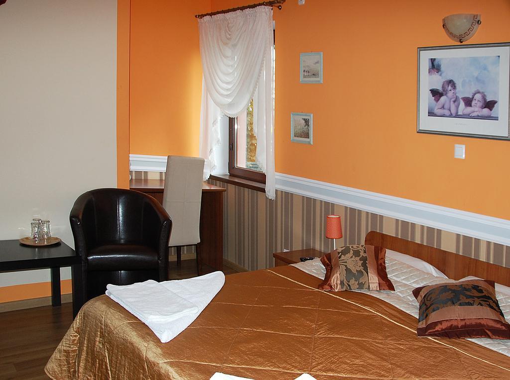 Hotel Restauracja Redos Nysa Bagian luar foto