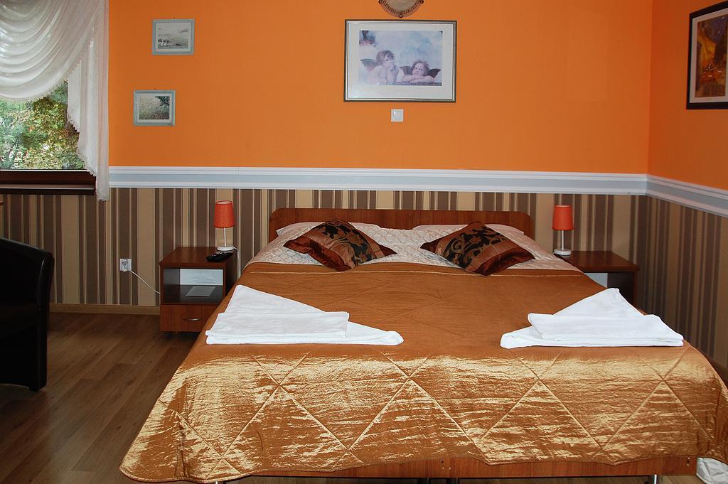 Hotel Restauracja Redos Nysa Bagian luar foto