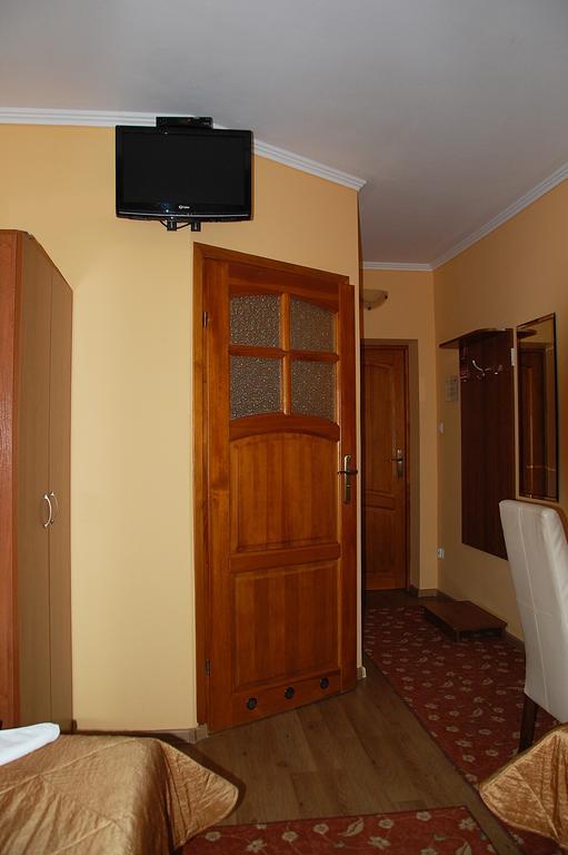 Hotel Restauracja Redos Nysa Bagian luar foto